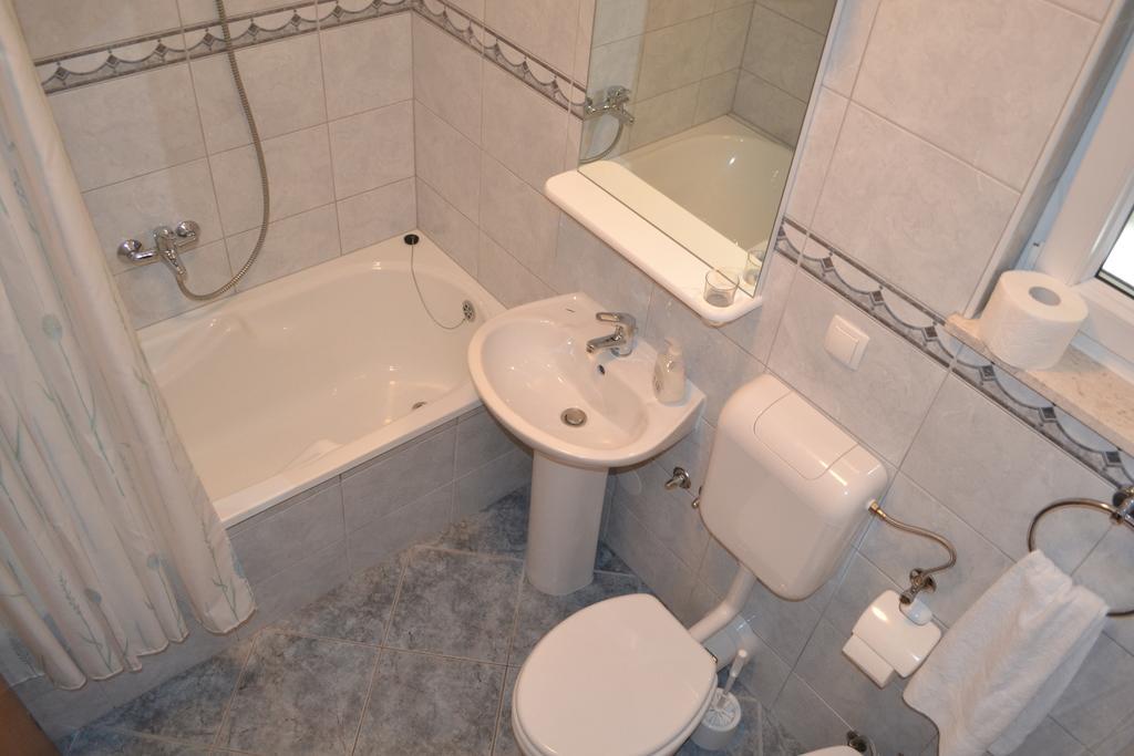 Apartments Lucia Podstrana Room photo